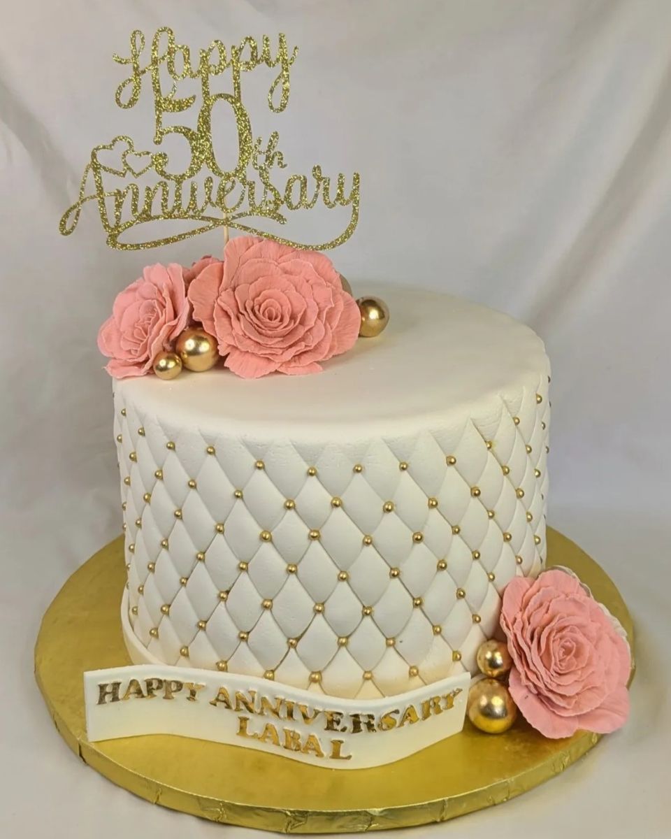 Tufted quilted cake with florals