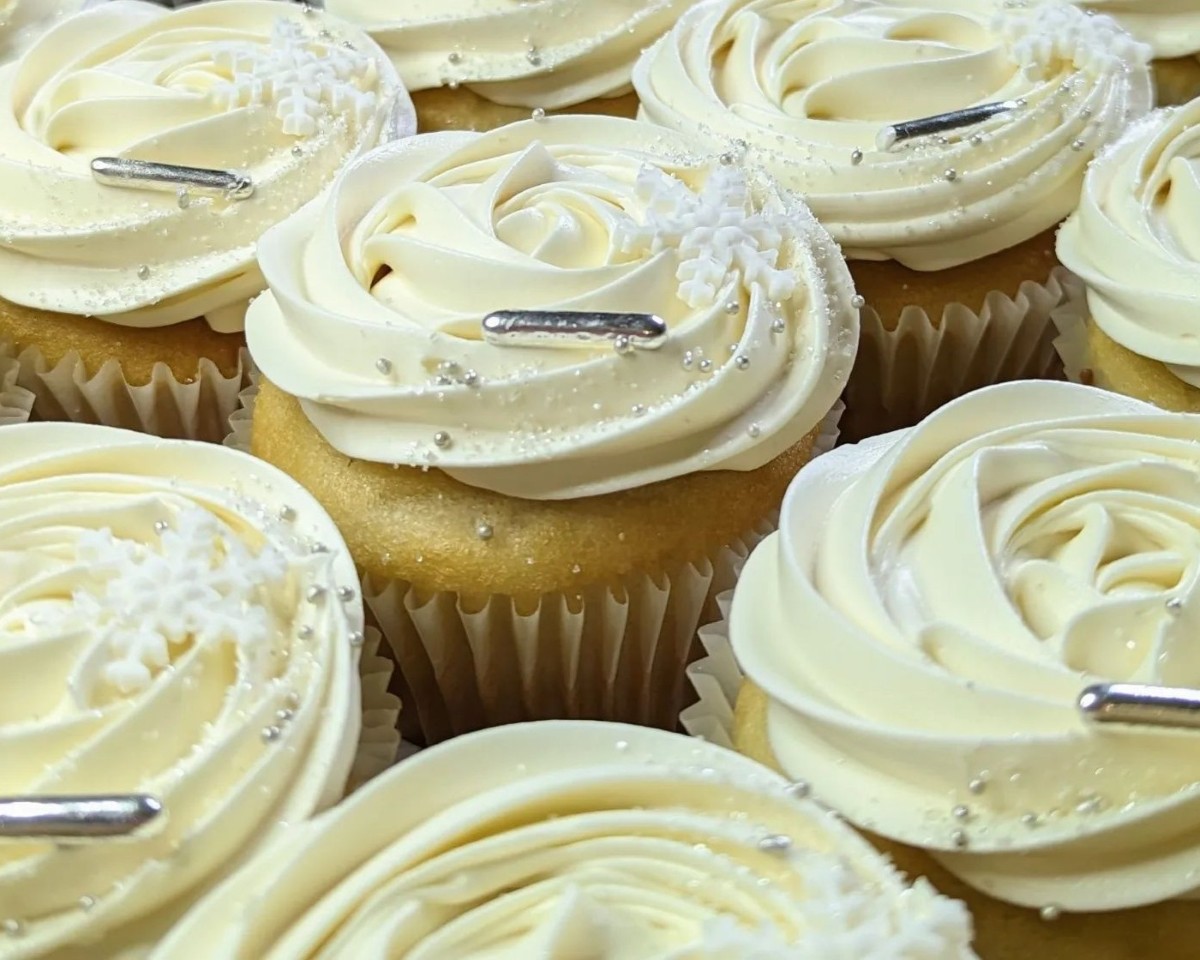 Vanilla cupcakes with buttercream swirls